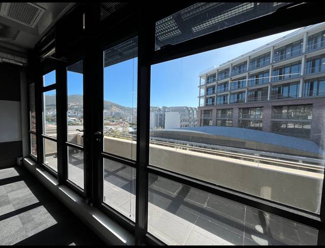 245M² OFFICE TO LET IN GARDENS